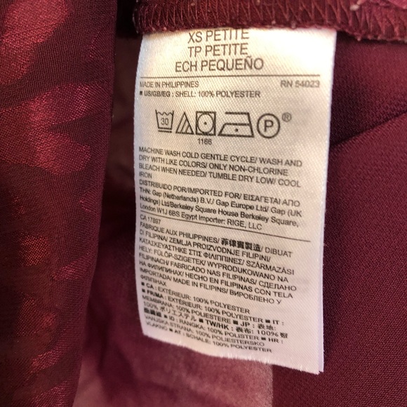 ❣️ 2 for $15 ❣️Banana Republic cropped short sleeve blouse, dark red, xs - Picture 4 of 5